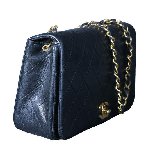 Preowned CHANEL Vintage Matelasse 23 Single Flap Black Lambskin Gold-Tone Hardware 18XXXX3 | Luxe Again Maison
