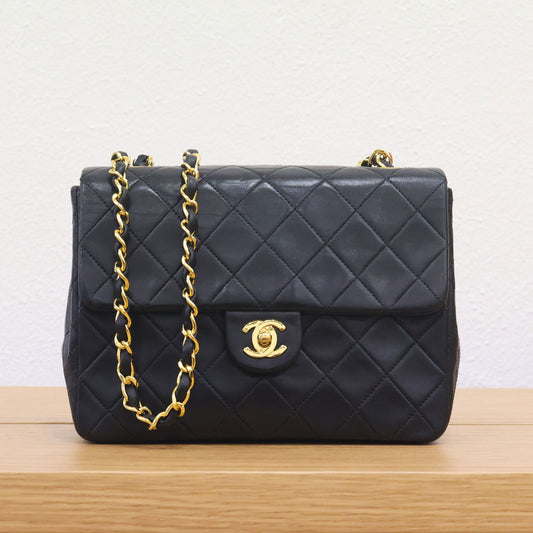 Pre-owned CHANEL Mini Matelasse 20 Lambskin G Black Bag | Luxe Again Maison