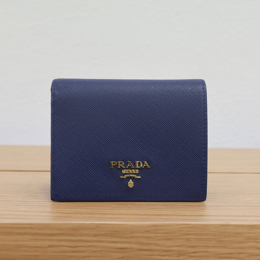 Pre-owned authentic PRADA 2018 Saffiano Leather Navy Bi-fold Clasp Slim Wallet 1M0204 | Box + G Card | Luxe Again Maison