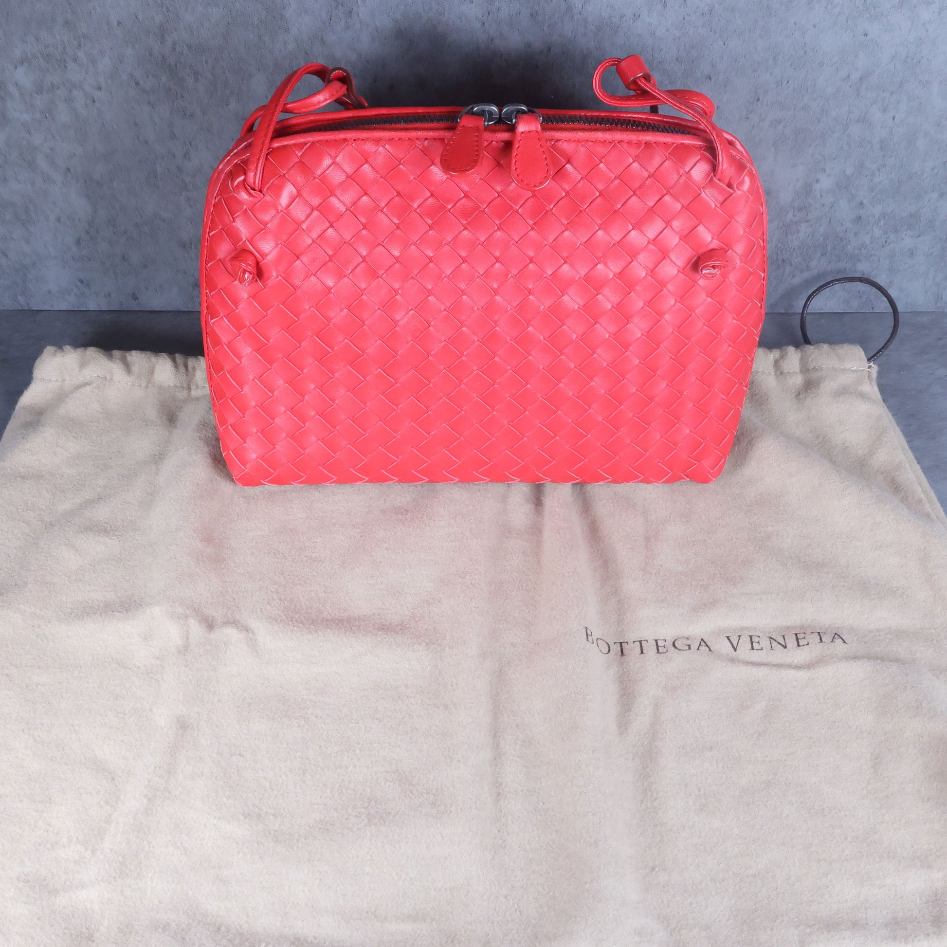 Preowned BOTTEGA VENETA Intrecciato Nodini Shoulder Bag Red | Luxe Again Maison