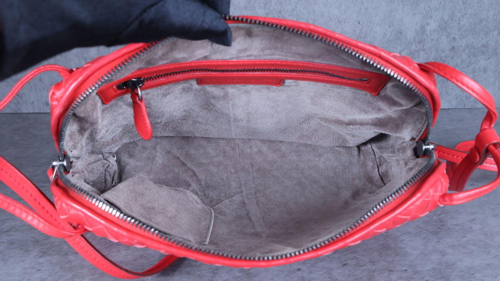 Preowned BOTTEGA VENETA Intrecciato Nodini Shoulder Bag Red | Luxe Again Maison