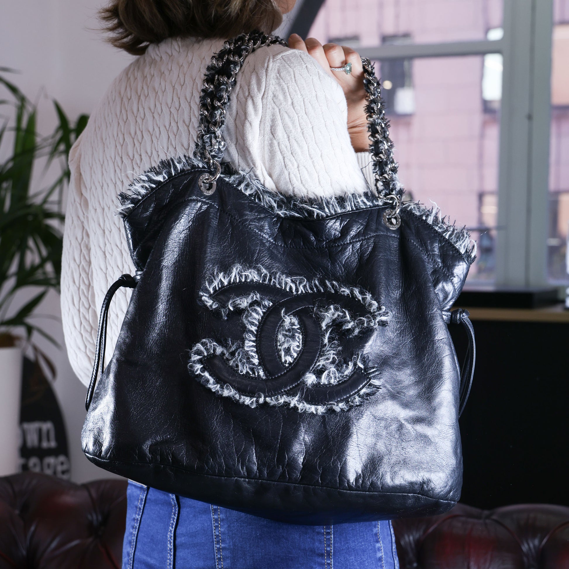 Preowned CHANEL Black Lambskin Leather And Fur Bon Bon Tote Bag | Luxe Again Maison