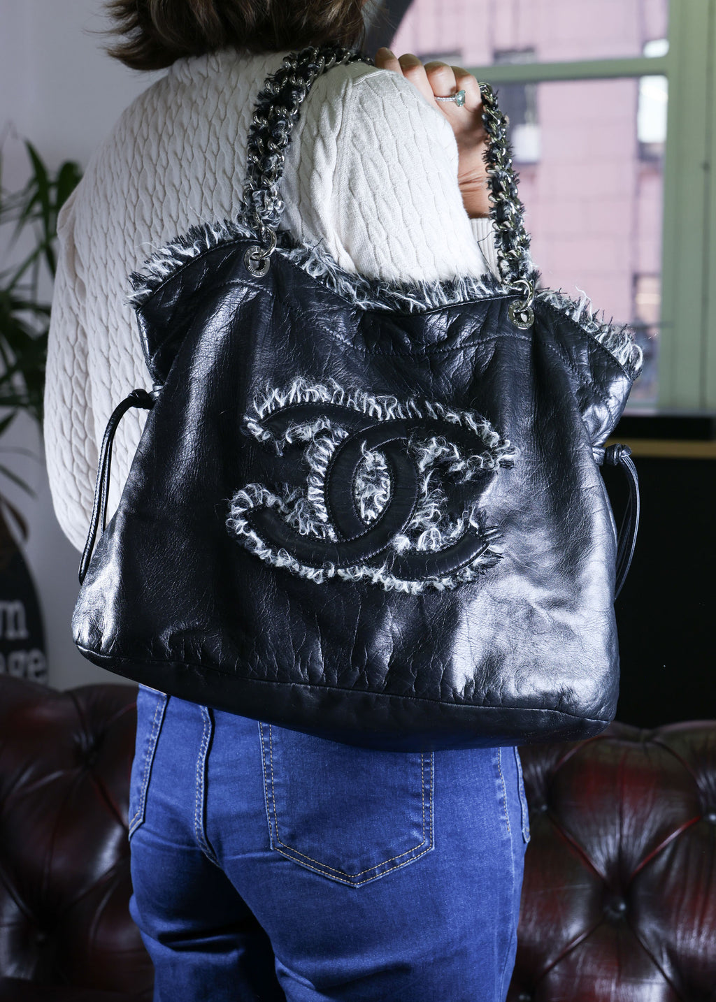 Preowned CHANEL Black Lambskin Leather And Fur Bon Bon Tote Bag | Luxe Again Maison