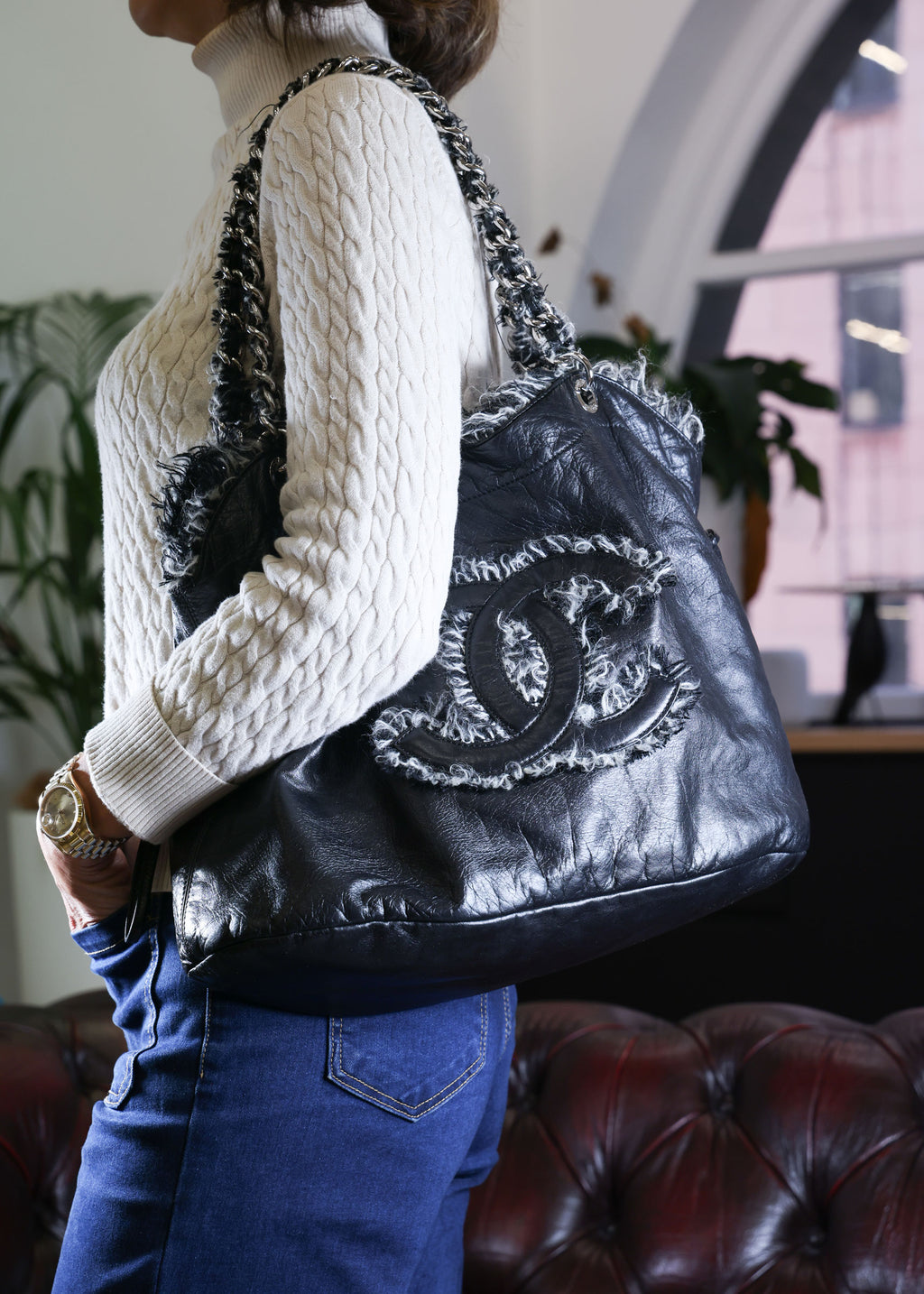 Preowned CHANEL Black Lambskin Leather And Fur Bon Bon Tote Bag | Luxe Again Maison
