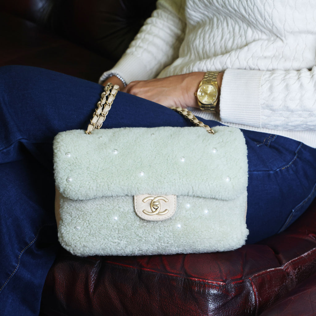 Preowned CHANEL Pearl Mouton Fur Single Flap Double Chain Bag | Luxe Again Maison