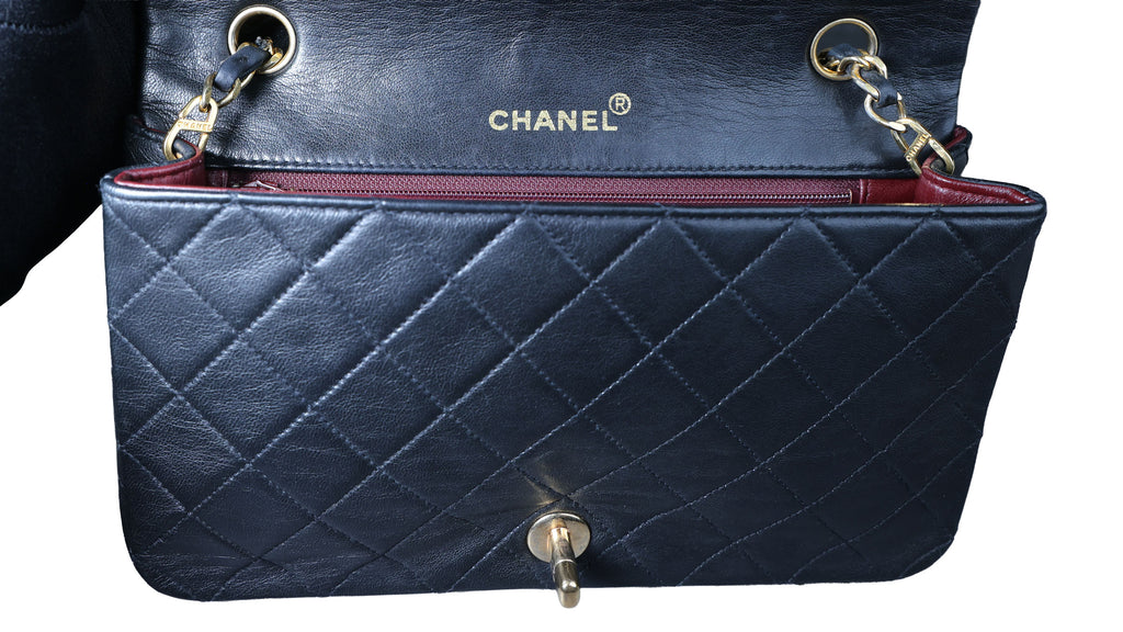 Preowned CHANEL Vintage Matelasse 23 Single Flap Black Lambskin Gold-Tone Hardware 18XXXX3 | Luxe Again Maison