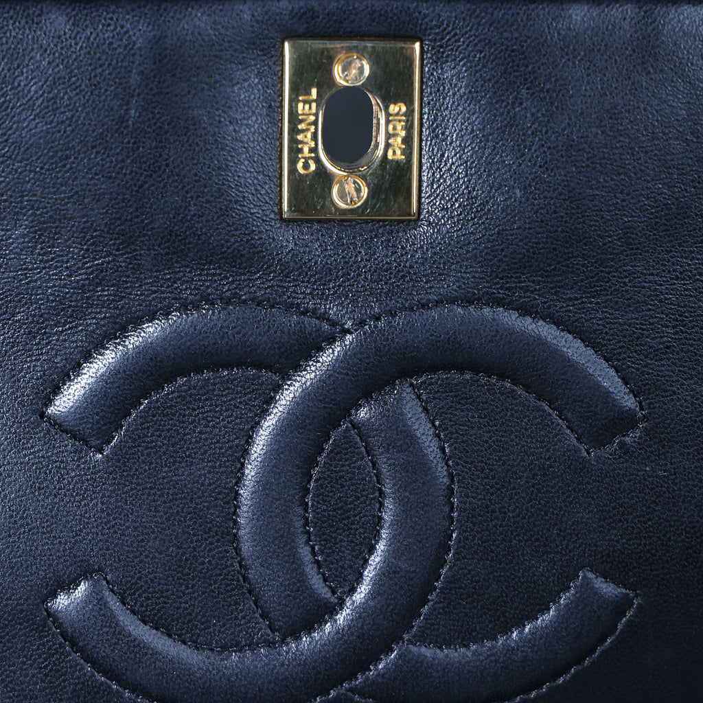 Preowned CHANEL Vintage Matelasse 23 Single Flap Black Lambskin Gold-Tone Hardware 18XXXX3 | Luxe Again Maison