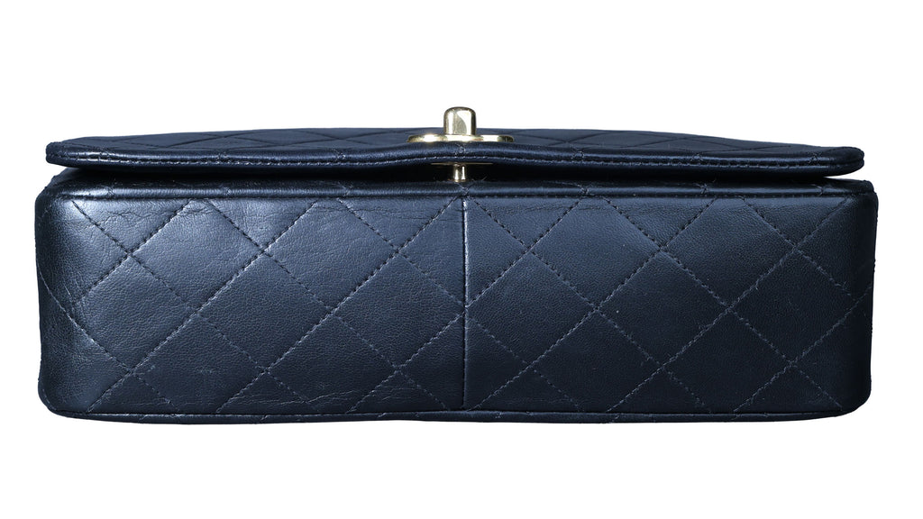 Preowned CHANEL Vintage Matelasse 23 Single Flap Black Lambskin Gold-Tone Hardware 18XXXX3 | Luxe Again Maison