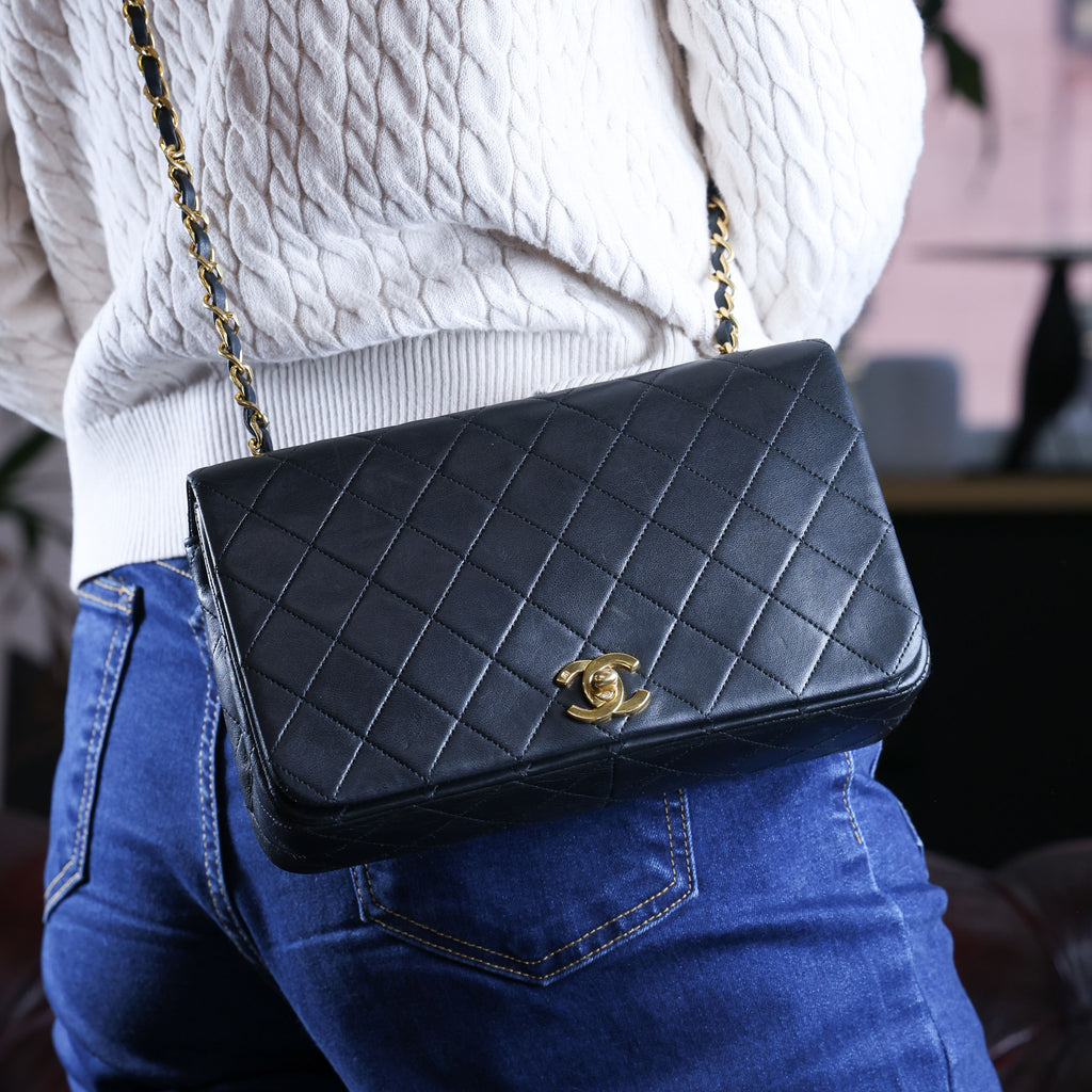 Preowned CHANEL Vintage Matelasse 23 Single Flap Black Lambskin Gold-Tone Hardware 18XXXX3 | Luxe Again Maison