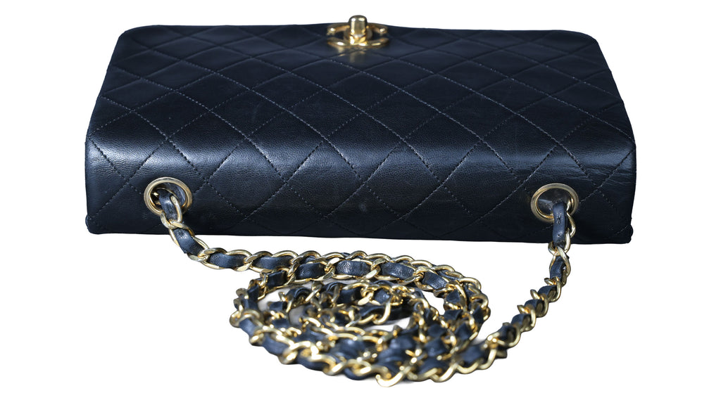 Preowned CHANEL Vintage Matelasse 23 Single Flap Black Lambskin Gold-Tone Hardware 18XXXX3 | Luxe Again Maison