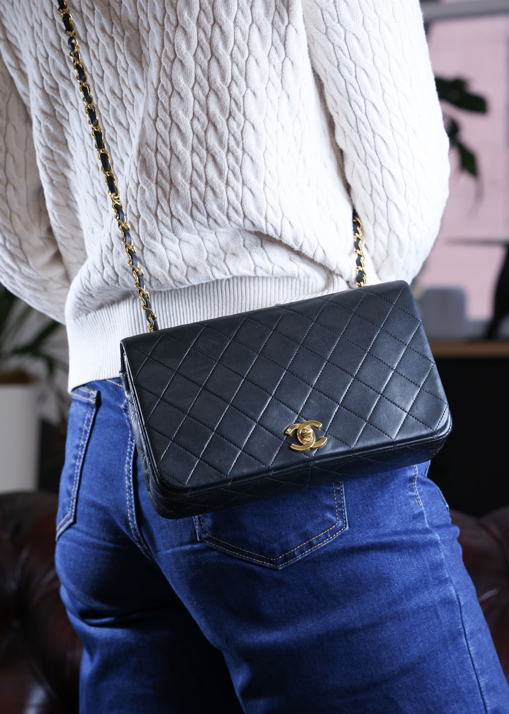Preowned CHANEL Vintage Matelasse 23 Single Flap Black Lambskin Gold-Tone Hardware 18XXXX3 | Luxe Again Maison