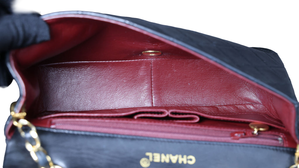 Preowned CHANEL Vintage Matelasse 23 Single Flap Black Lambskin Gold-Tone Hardware 18XXXX3 | Luxe Again Maison