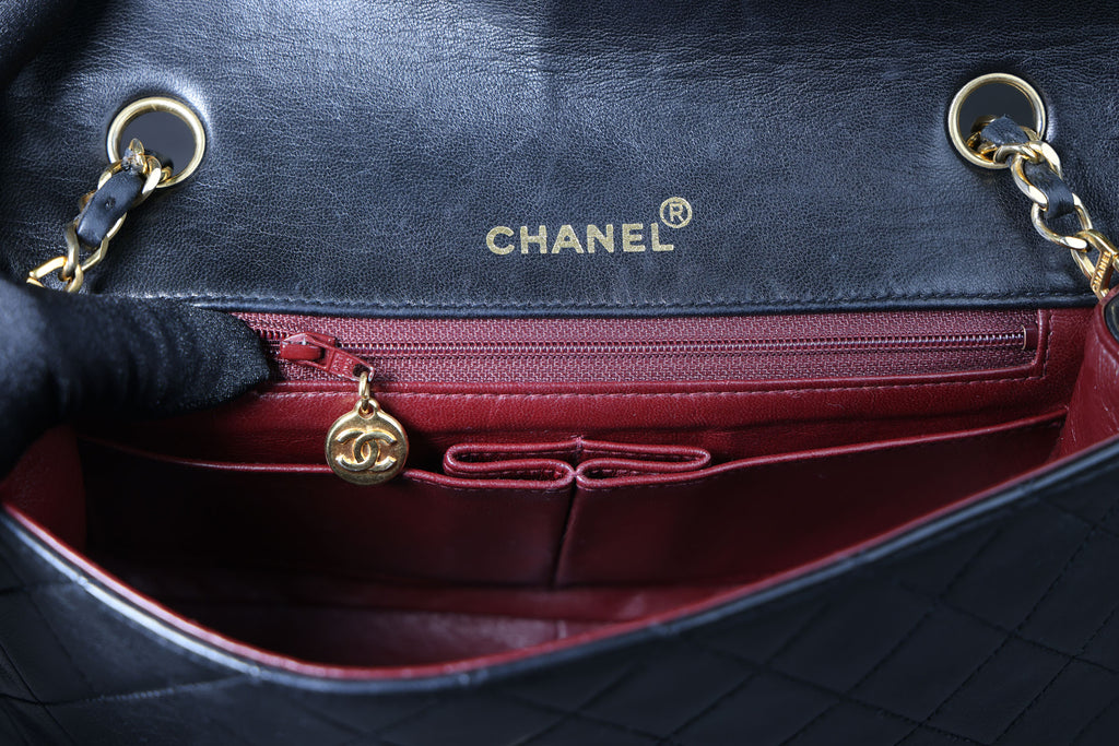 Preowned CHANEL Vintage Matelasse 23 Single Flap Black Lambskin Gold-Tone Hardware 18XXXX3 | Luxe Again Maison