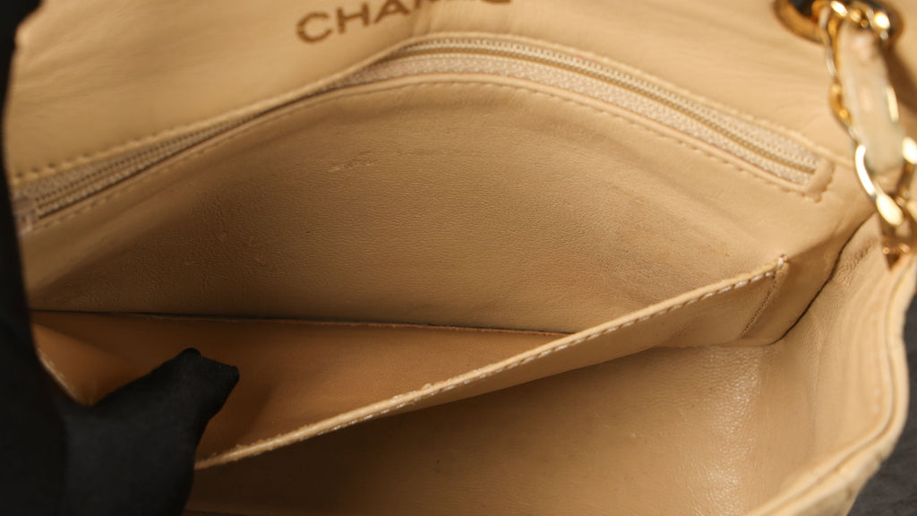 Preowned CHANEL Vintage Mini 17 Matelasse Single Flap Lambskin GHW Beige Bag | Luxe Again Maison