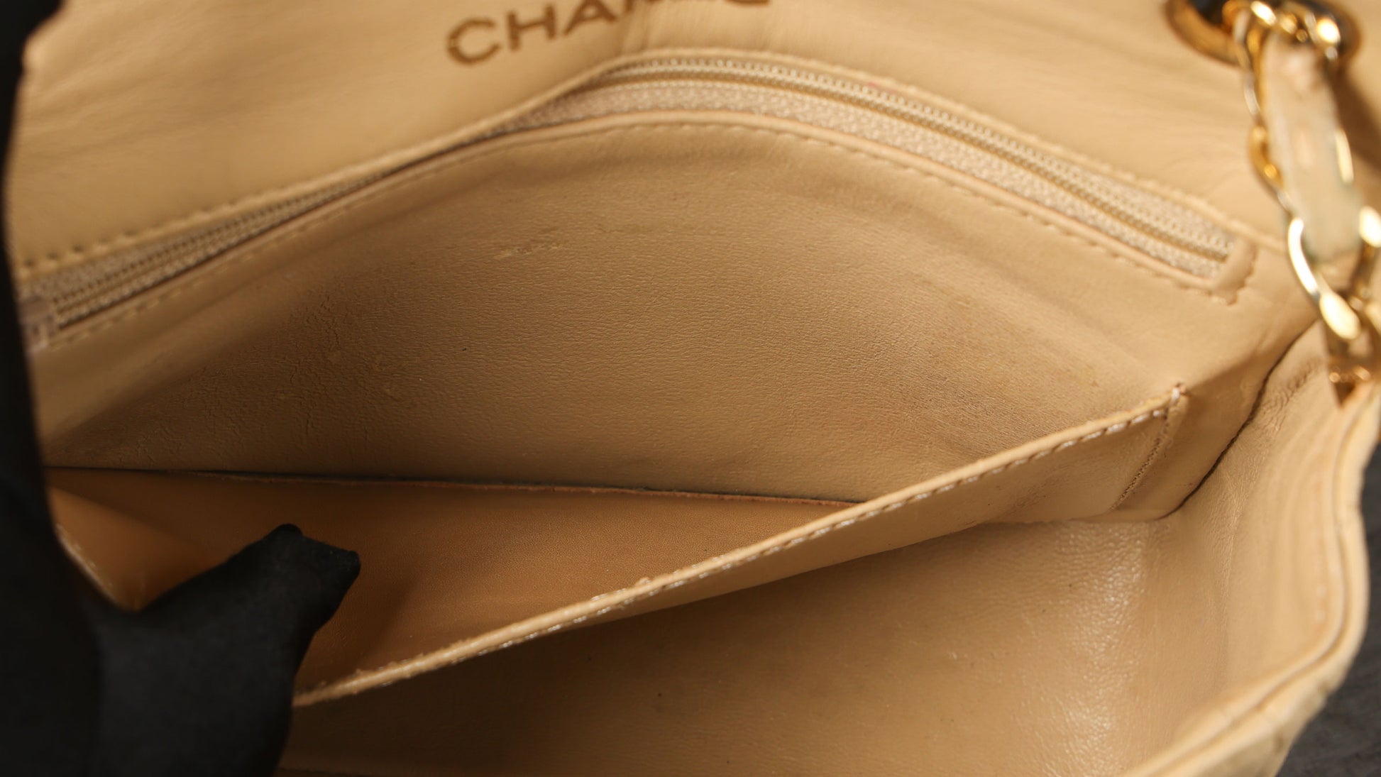 Preowned CHANEL Vintage Mini 17 Matelasse Single Flap Lambskin GHW Beige Bag | Luxe Again Maison
