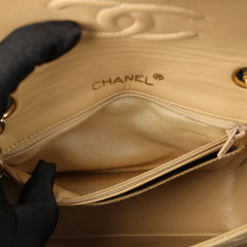 Preowned CHANEL Vintage Mini 17 Matelasse Single Flap Lambskin GHW Beige Bag | Luxe Again Maison