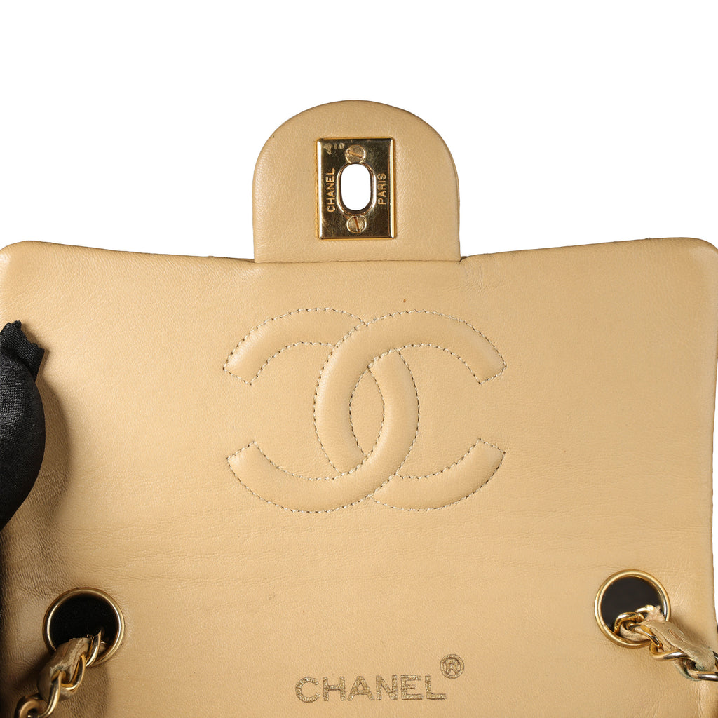 Preowned CHANEL Vintage Mini 17 Matelasse Single Flap Lambskin GHW Beige Bag | Luxe Again Maison