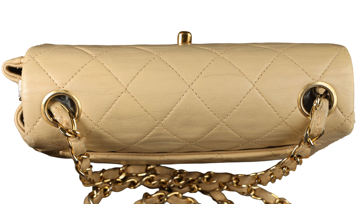 Preowned CHANEL Vintage Mini 17 Matelasse Single Flap Lambskin GHW Beige Bag | Luxe Again Maison
