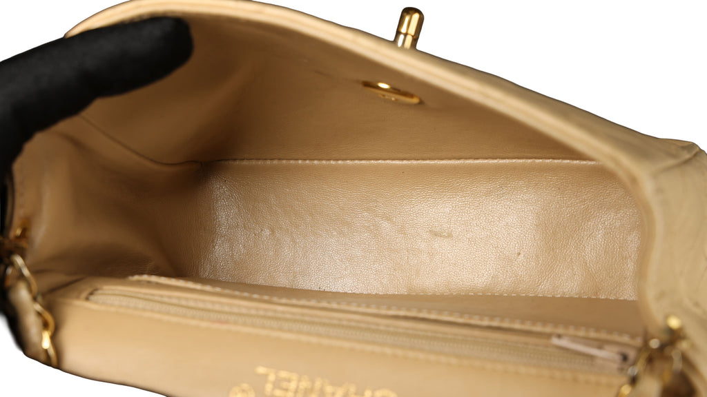 Preowned CHANEL Vintage Mini 17 Matelasse Single Flap Lambskin GHW Beige Bag | Luxe Again Maison