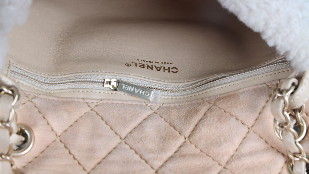 Preowned CHANEL Pearl Mouton Fur Single Flap Double Chain Bag | Luxe Again Maison