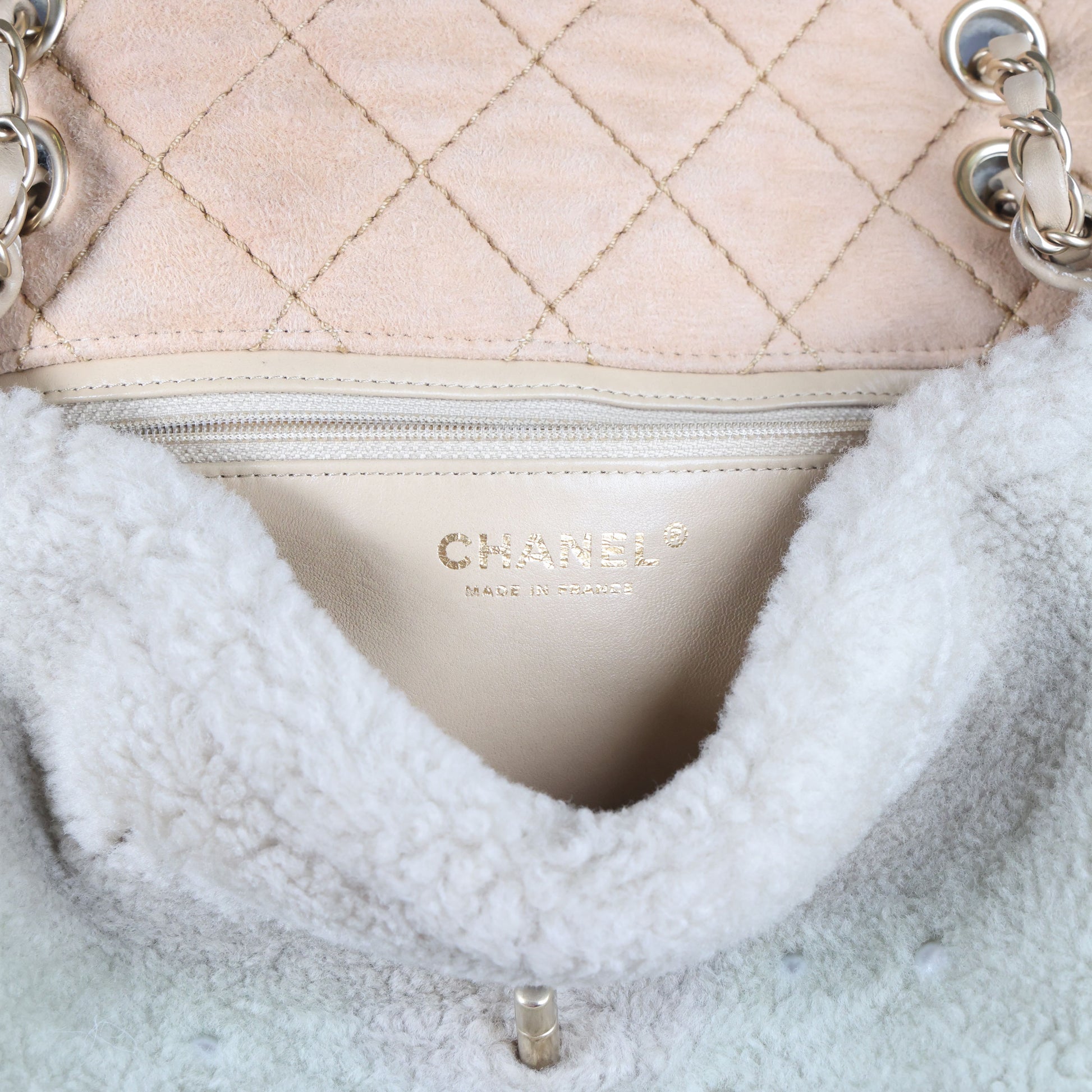 Preowned CHANEL Pearl Mouton Fur Single Flap Double Chain Bag | Luxe Again Maison