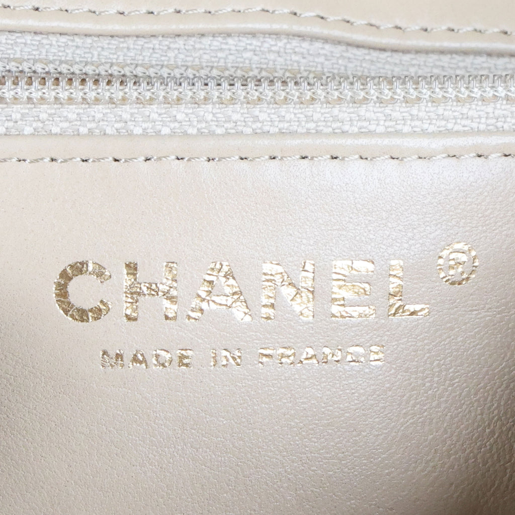 Preowned CHANEL Pearl Mouton Fur Single Flap Double Chain Bag | Luxe Again Maison