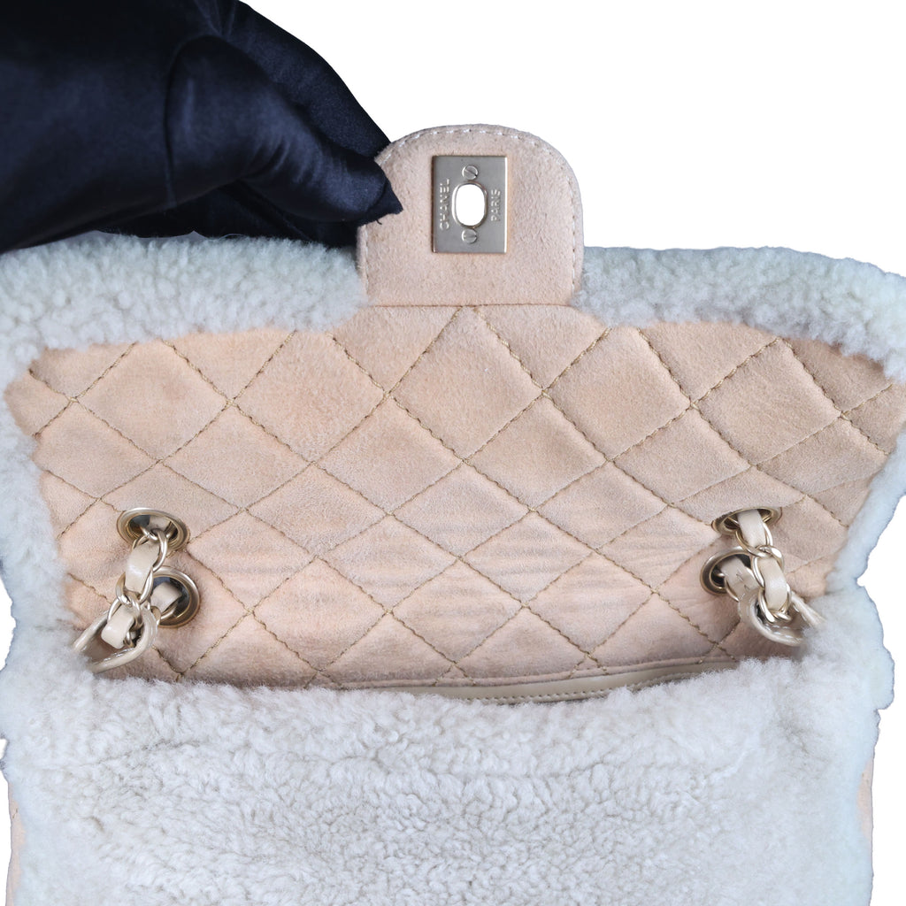 Preowned CHANEL Pearl Mouton Fur Single Flap Double Chain Bag | Luxe Again Maison