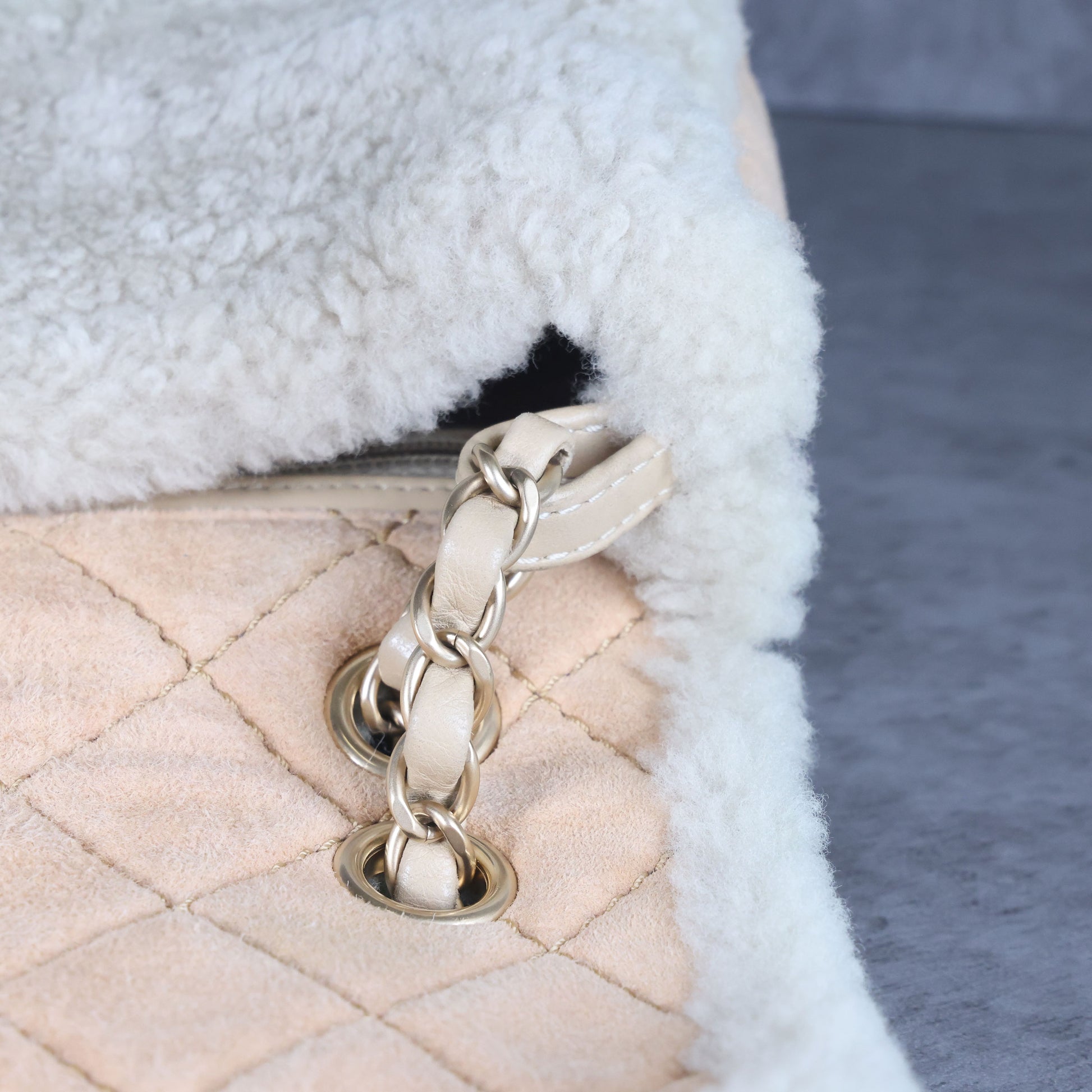 Preowned CHANEL Pearl Mouton Fur Single Flap Double Chain Bag | Luxe Again Maison