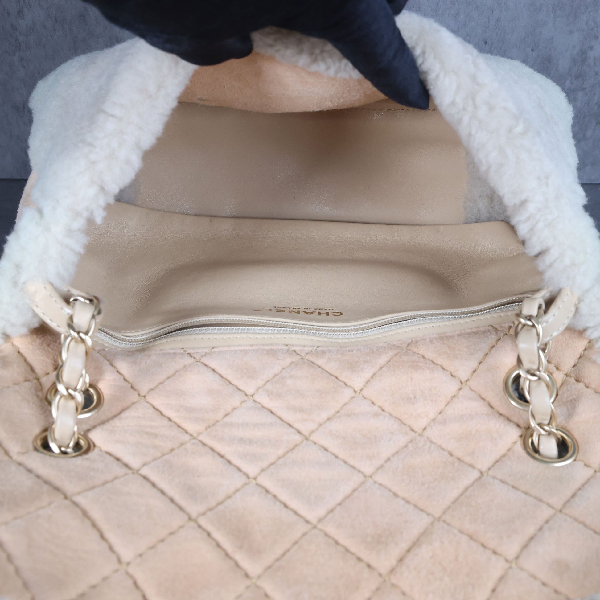 Preowned CHANEL Pearl Mouton Fur Single Flap Double Chain Bag | Luxe Again Maison