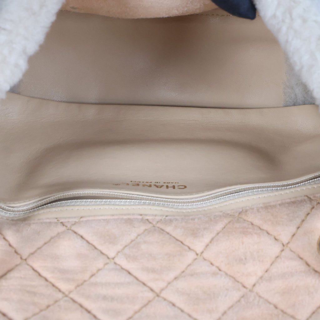 Preowned CHANEL Pearl Mouton Fur Single Flap Double Chain Bag | Luxe Again Maison