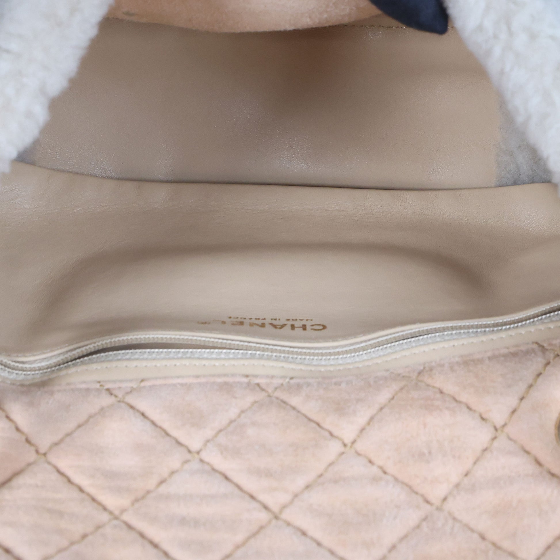 Preowned CHANEL Pearl Mouton Fur Single Flap Double Chain Bag | Luxe Again Maison