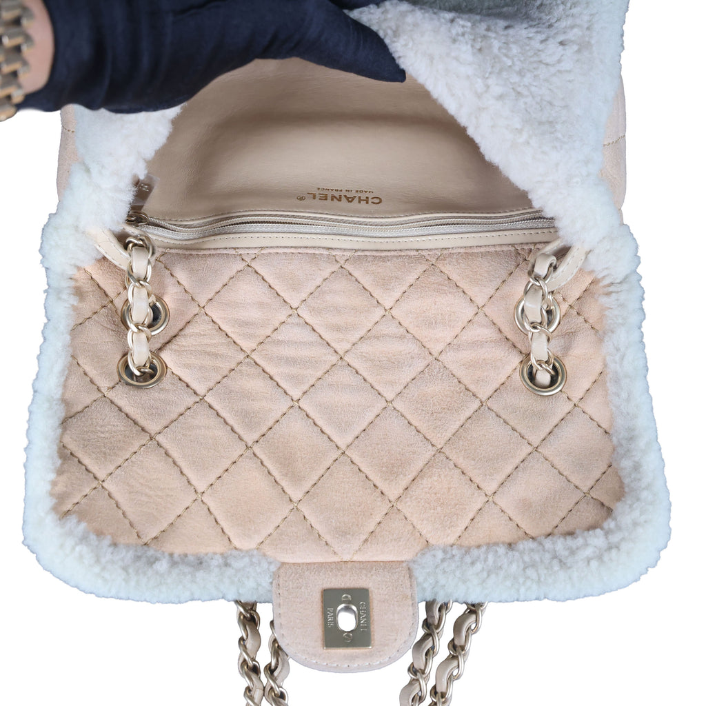 Preowned CHANEL Pearl Mouton Fur Single Flap Double Chain Bag | Luxe Again Maison