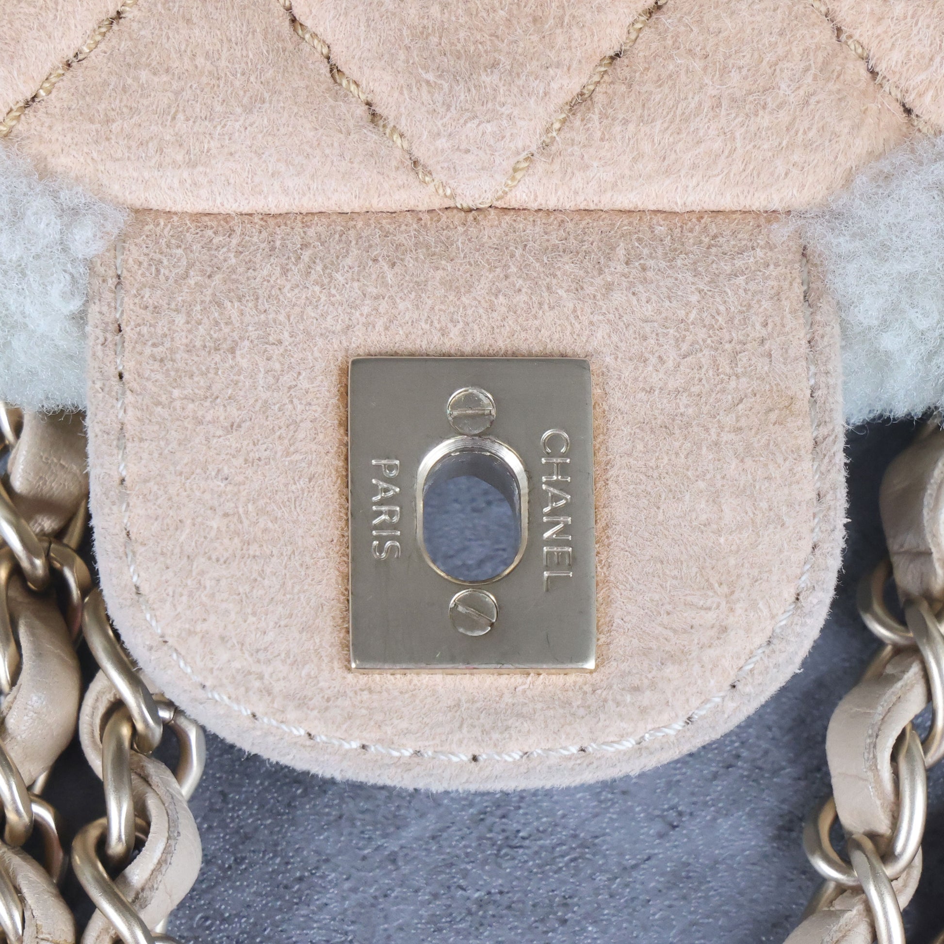 Preowned CHANEL Pearl Mouton Fur Single Flap Double Chain Bag | Luxe Again Maison