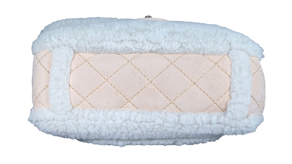 Preowned CHANEL Pearl Mouton Fur Single Flap Double Chain Bag | Luxe Again Maison