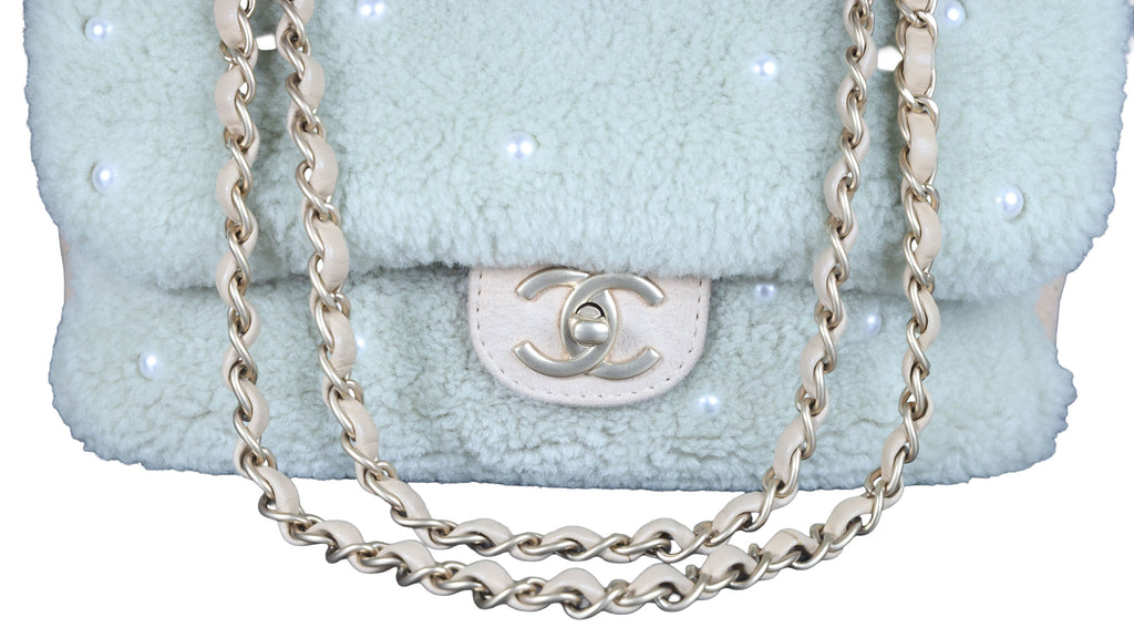 Preowned CHANEL Pearl Mouton Fur Single Flap Double Chain Bag | Luxe Again Maison