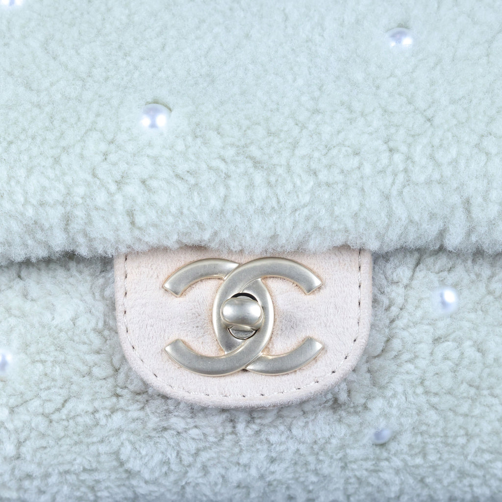 Preowned CHANEL Pearl Mouton Fur Single Flap Double Chain Bag | Luxe Again Maison