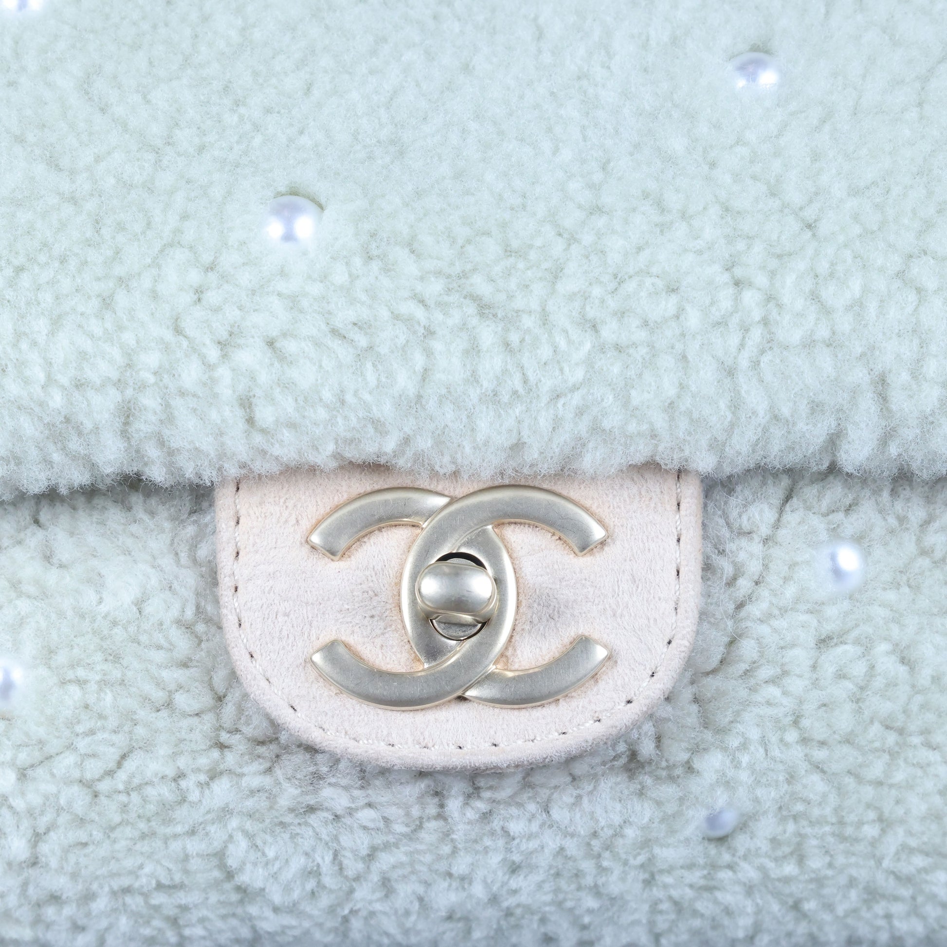 Preowned CHANEL Pearl Mouton Fur Single Flap Double Chain Bag | Luxe Again Maison