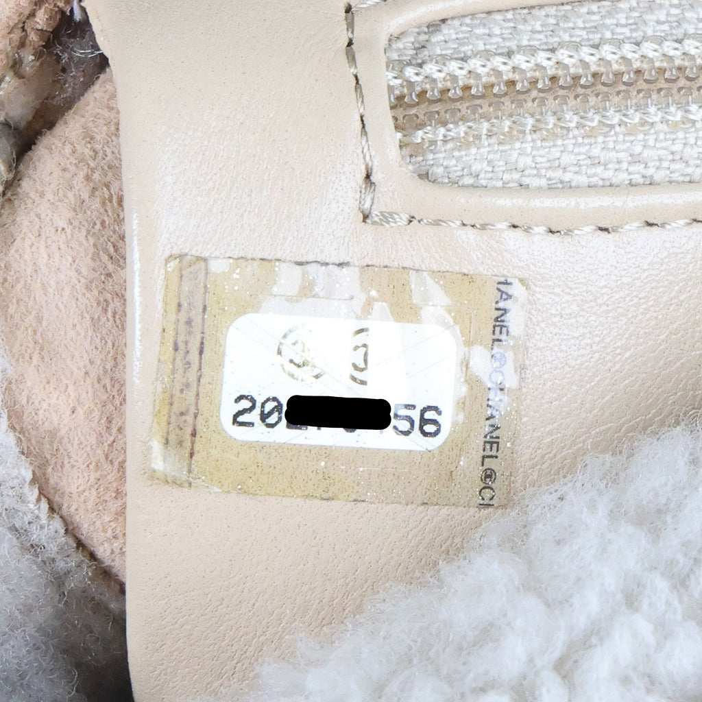 Preowned CHANEL Pearl Mouton Fur Single Flap Double Chain Bag | Luxe Again Maison