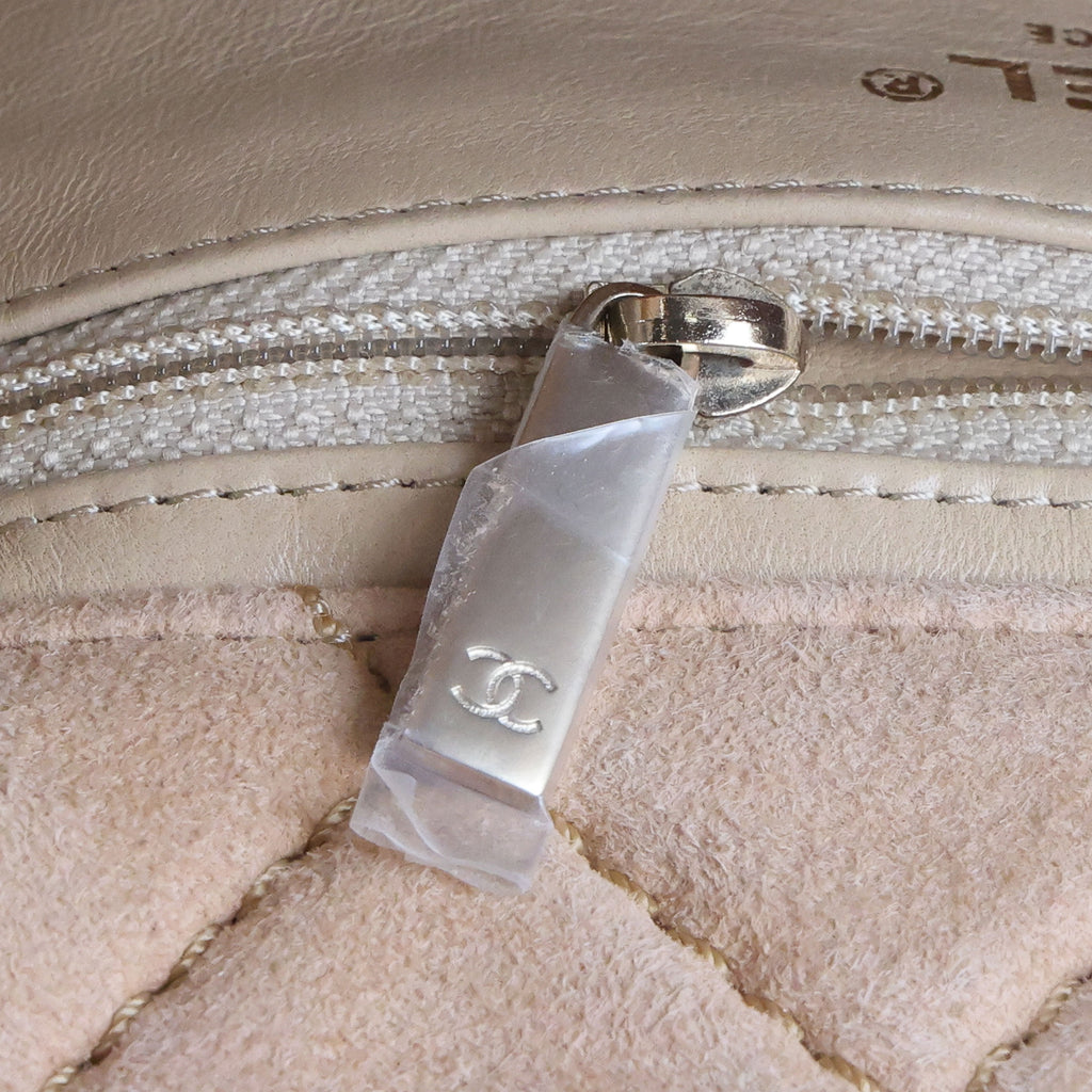 Preowned CHANEL Pearl Mouton Fur Single Flap Double Chain Bag | Luxe Again Maison
