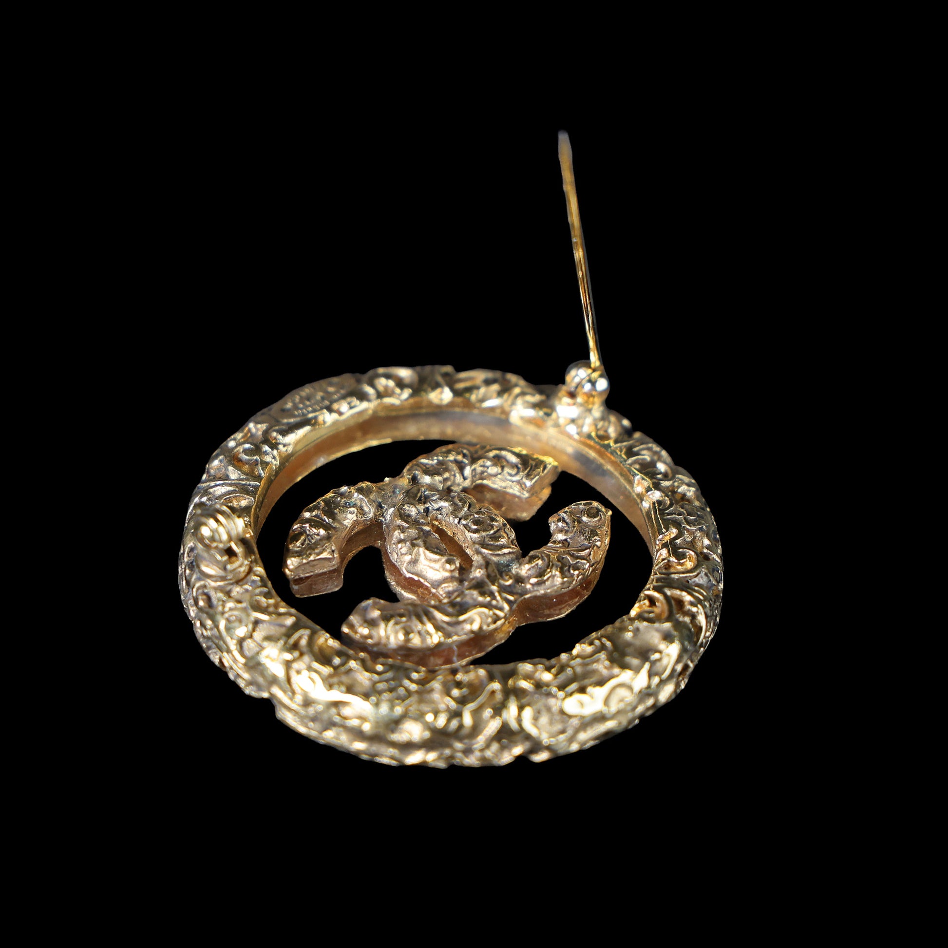 Preowned CHANEL Vintage Coco Mark Medallion 93A Brooch GP Gold | Luxe Again Maison