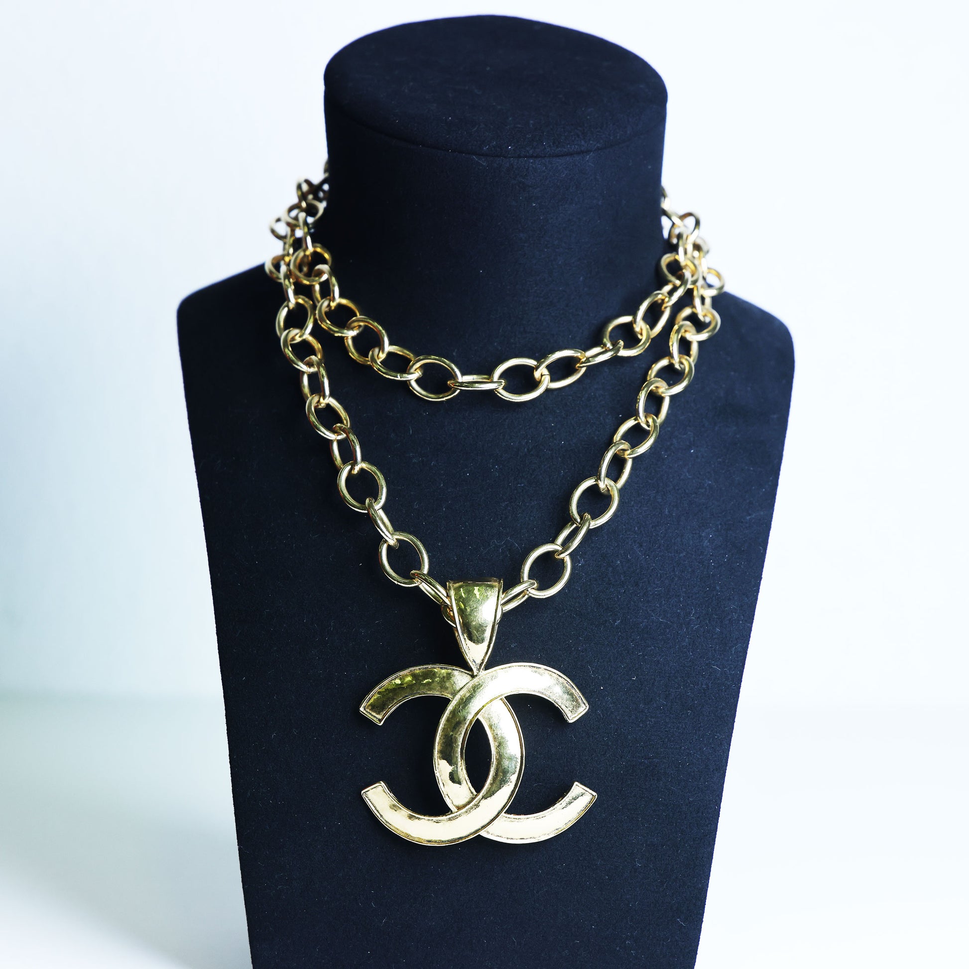Preowned CHANEL Vintage Gold-Plated COCO Mark 94P Jumbo Necklace | Luxe Again Maison