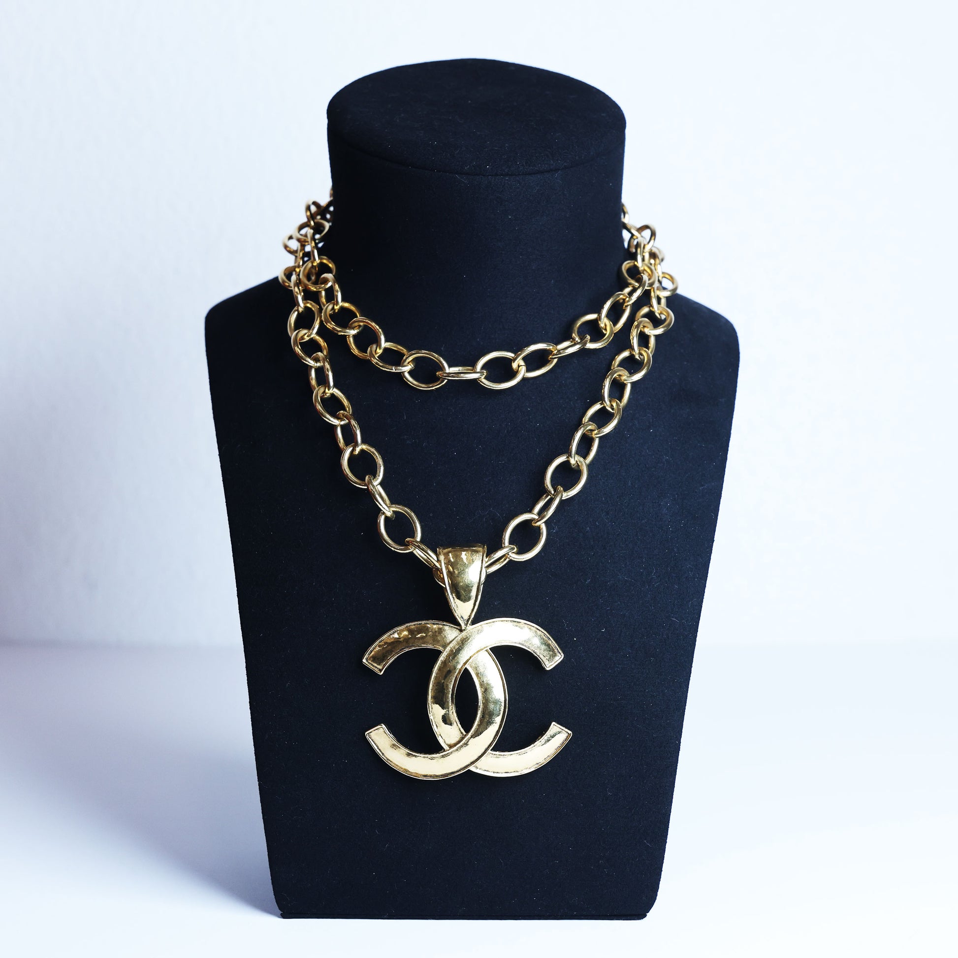 Preowned CHANEL Vintage Gold-Plated COCO Mark 94P Jumbo Necklace | Luxe Again Maison