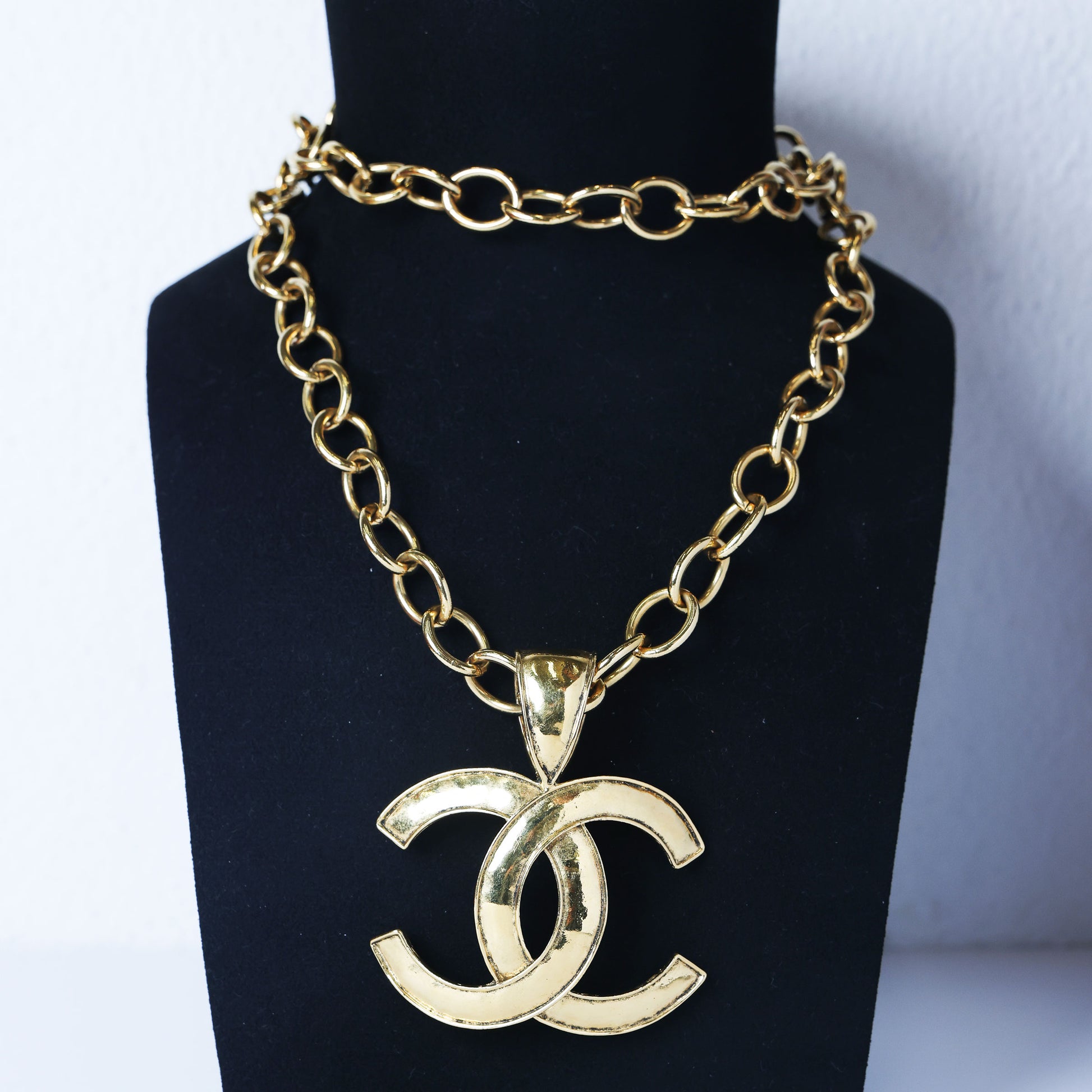 Preowned CHANEL Vintage Gold-Plated COCO Mark 94P Jumbo Necklace | Luxe Again Maison