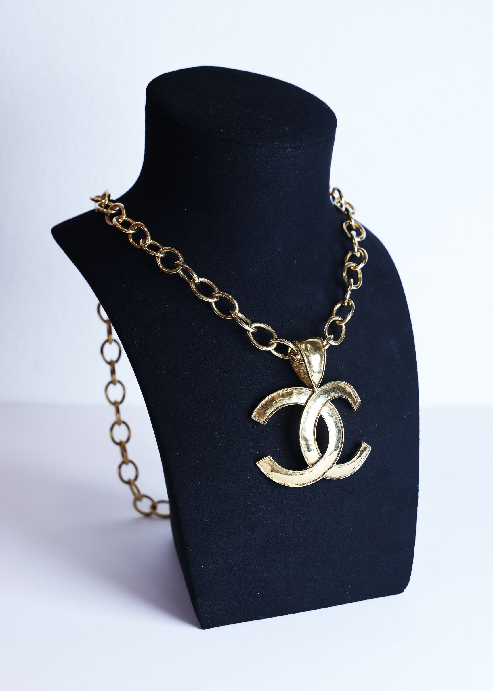 Preowned CHANEL Vintage Gold-Plated COCO Mark 94P Jumbo Necklace | Luxe Again Maison