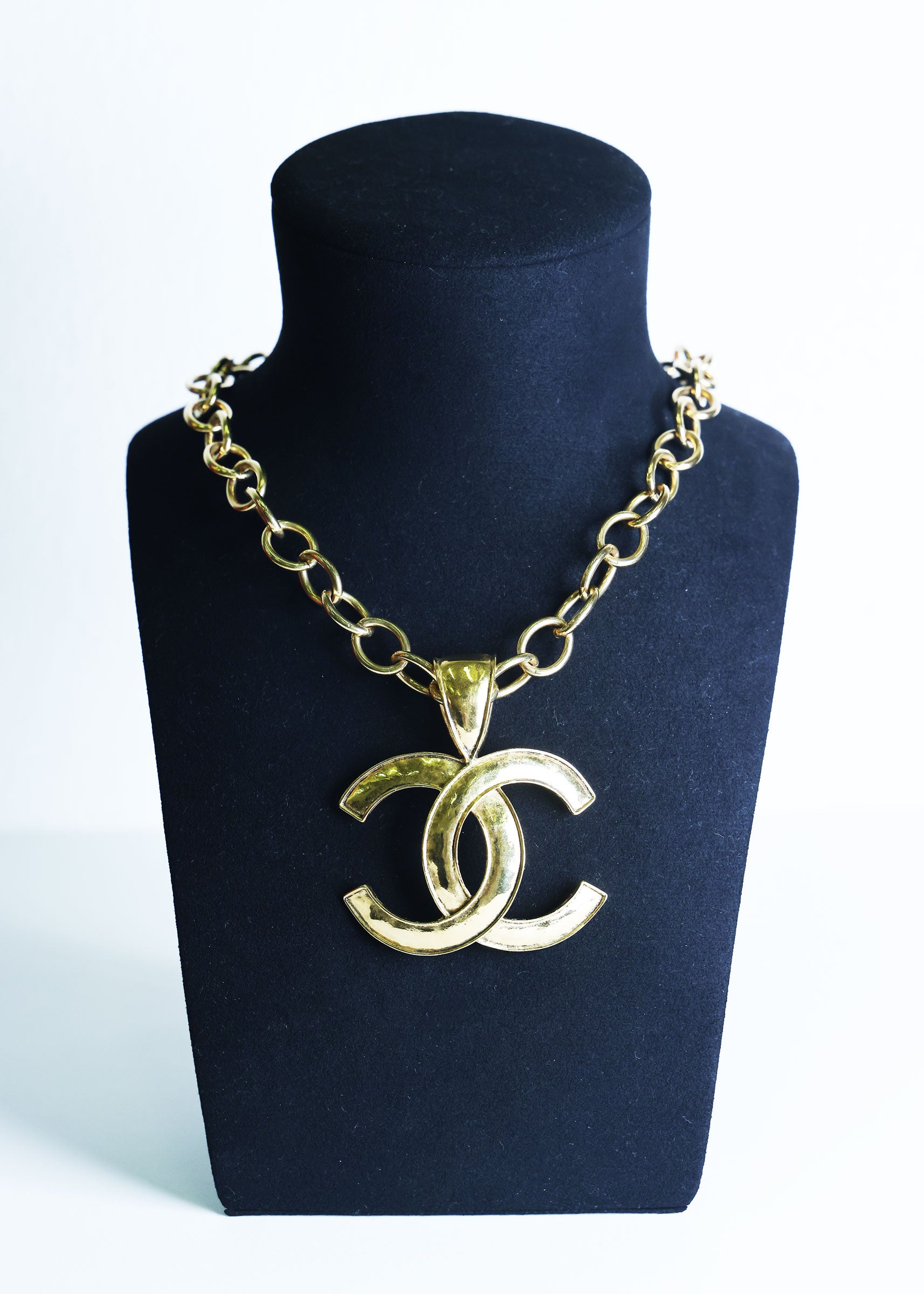 Preowned CHANEL Vintage Gold-Plated COCO Mark 94P Jumbo Necklace | Luxe Again Maison