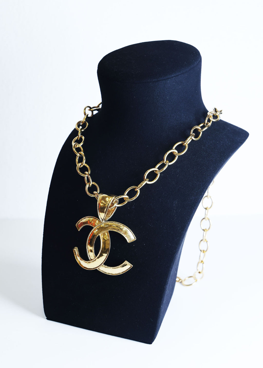 Preowned CHANEL Vintage Gold-Plated COCO Mark 94P Jumbo Necklace | Luxe Again Maison