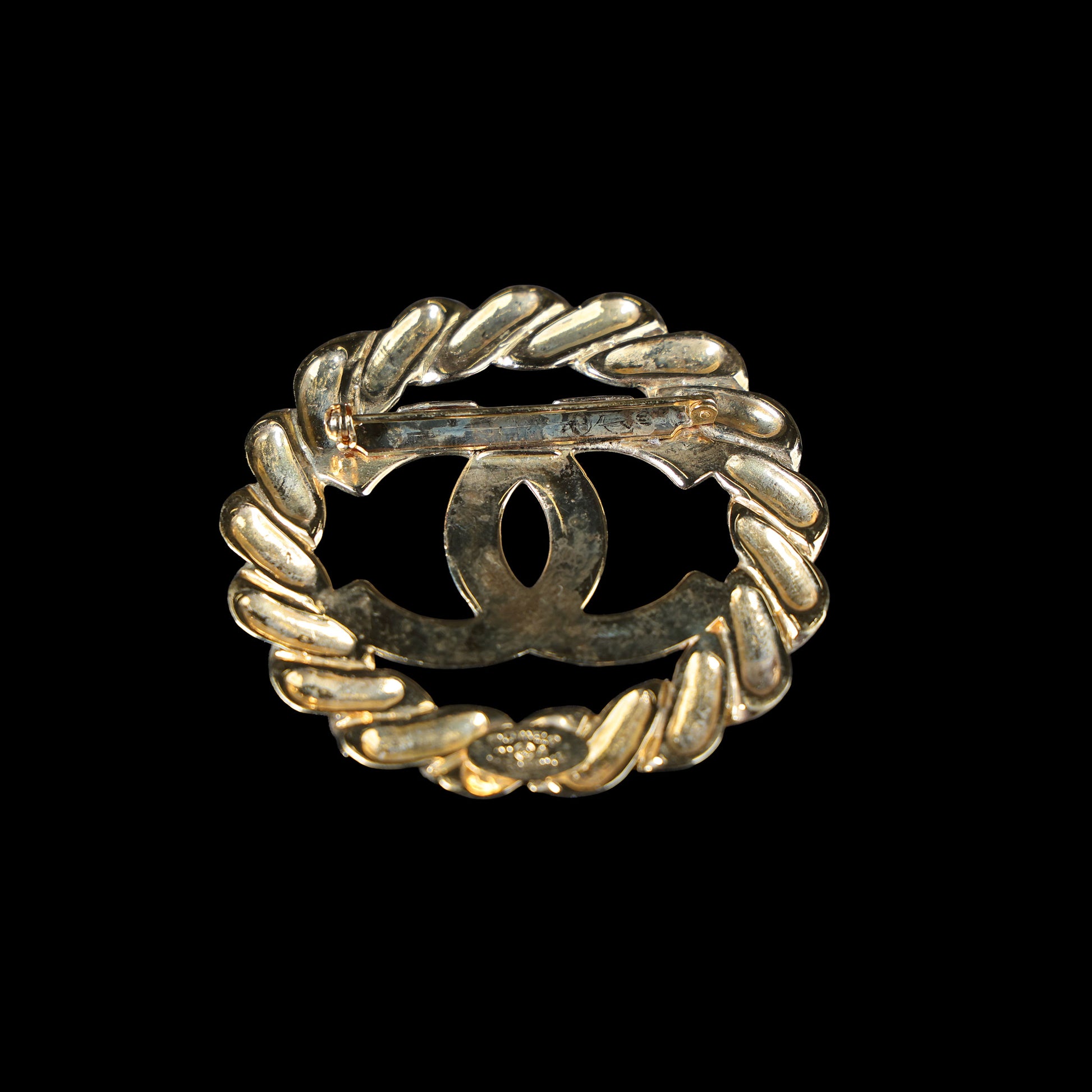 Preowned CHANEL Vintage Coco Mark Circle 93A Brooch GP | Luxe Again Maison