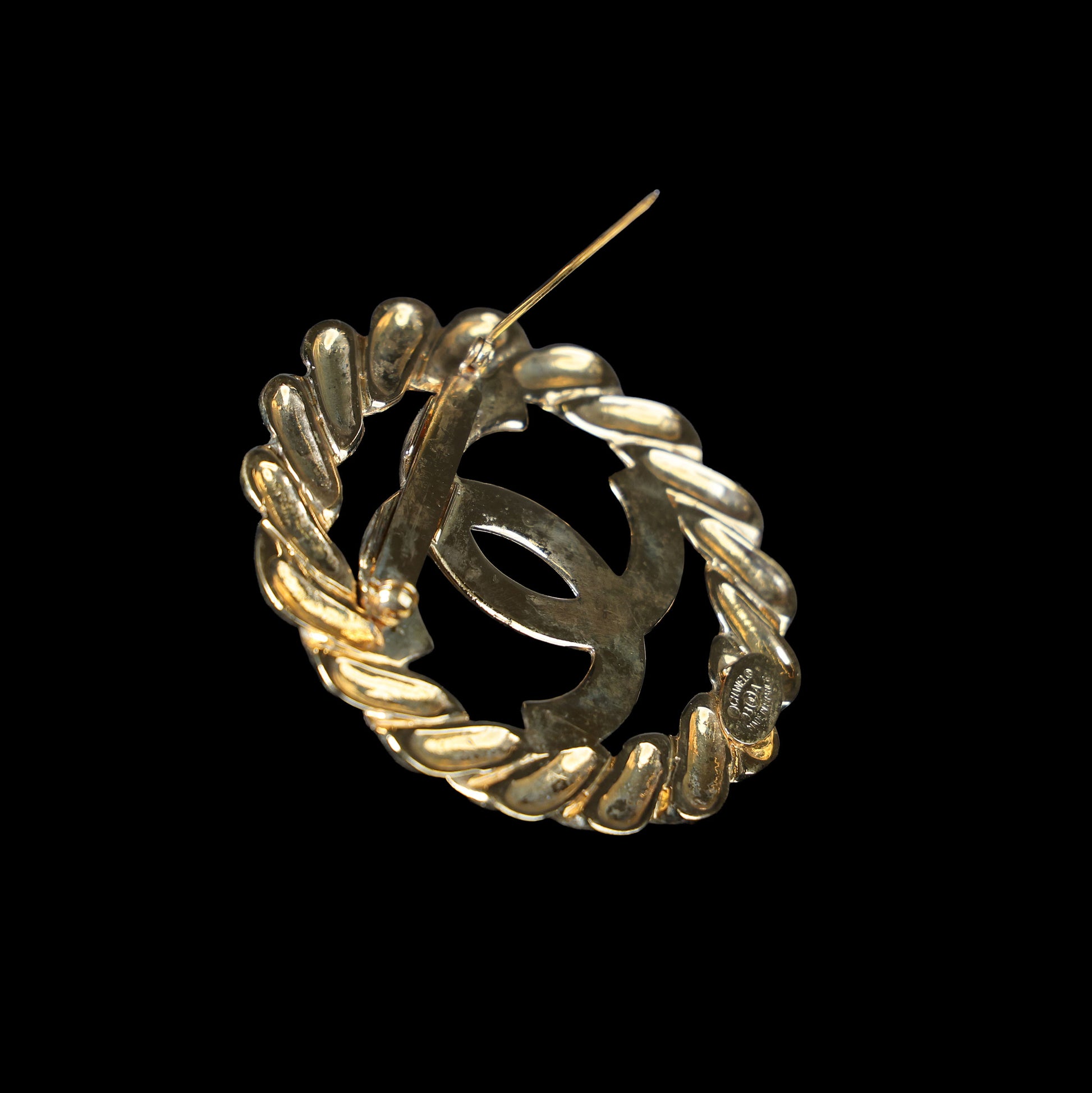 Preowned CHANEL Vintage Coco Mark Circle 93A Brooch GP | Luxe Again Maison