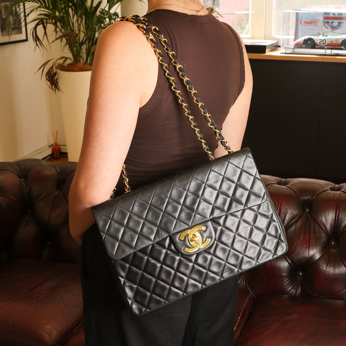 Preowned CHANEL Vintage Matelasse 34 Maxi Classic Flap Black Lambskin GHW 31XXX47 | Luxe Again Maison