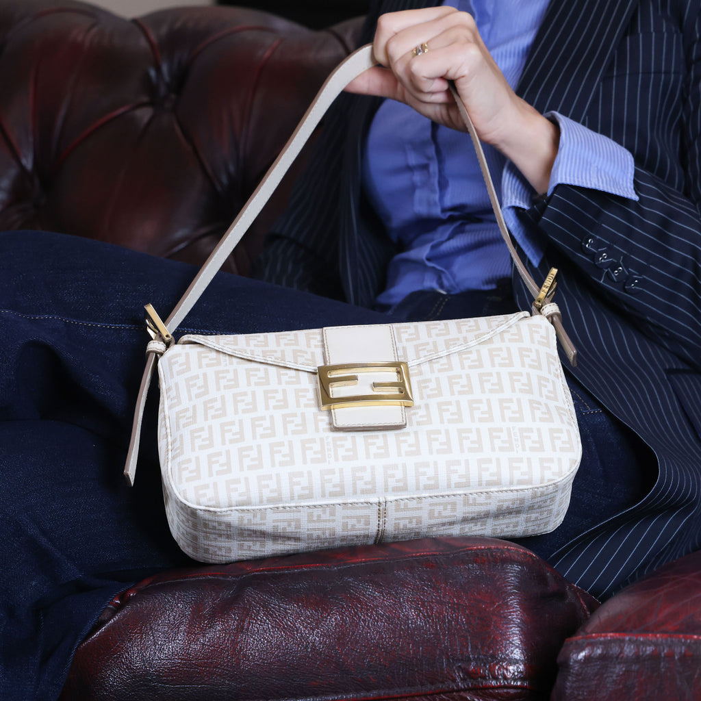 Preowned FENDI Mamma Baguette Zucchino Canvas x Leather Beige Bag 8BRXX3 | Luxe Again Maison